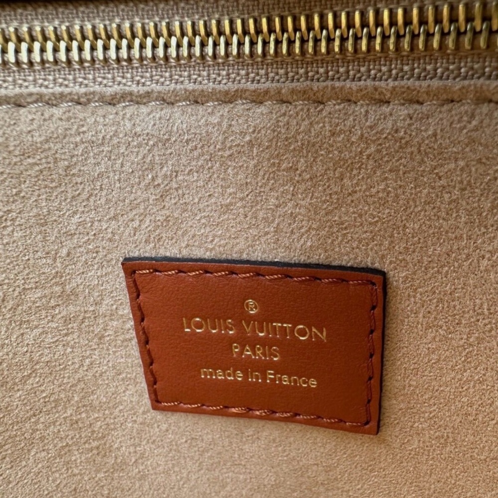 Like New Louis Vuitton “on my side” MM Galet Grey - Picture 8 of 10